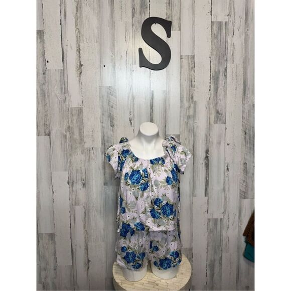 Two piece set - Picture 1 of 7